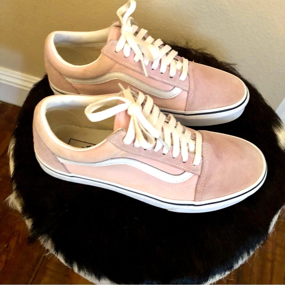 VANS old skool pink suede with white trim. Great condition size 7.5